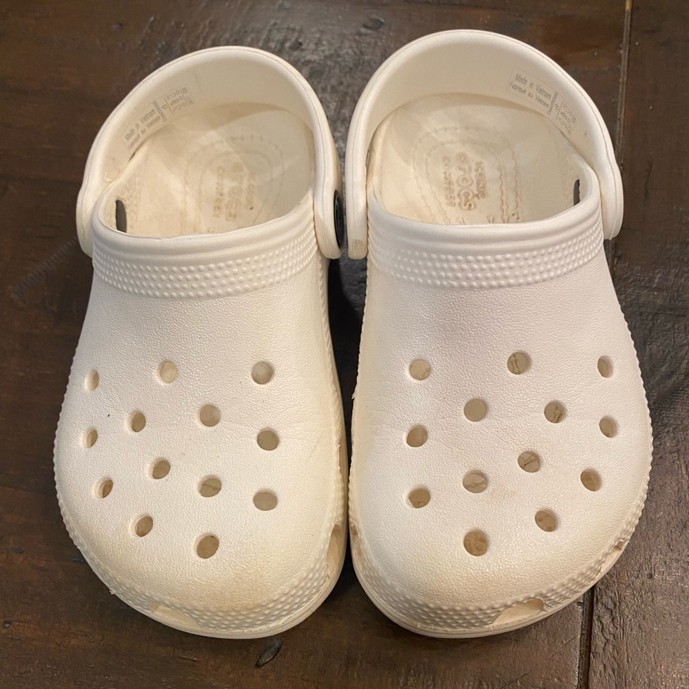 Toddler 9C white crocs